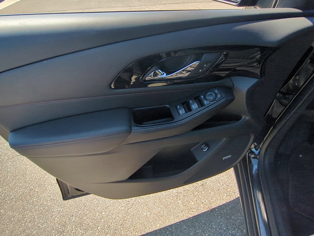 Used 2023 Chevrolet Traverse RS w/ LPO, Cargo Package FWD image 22