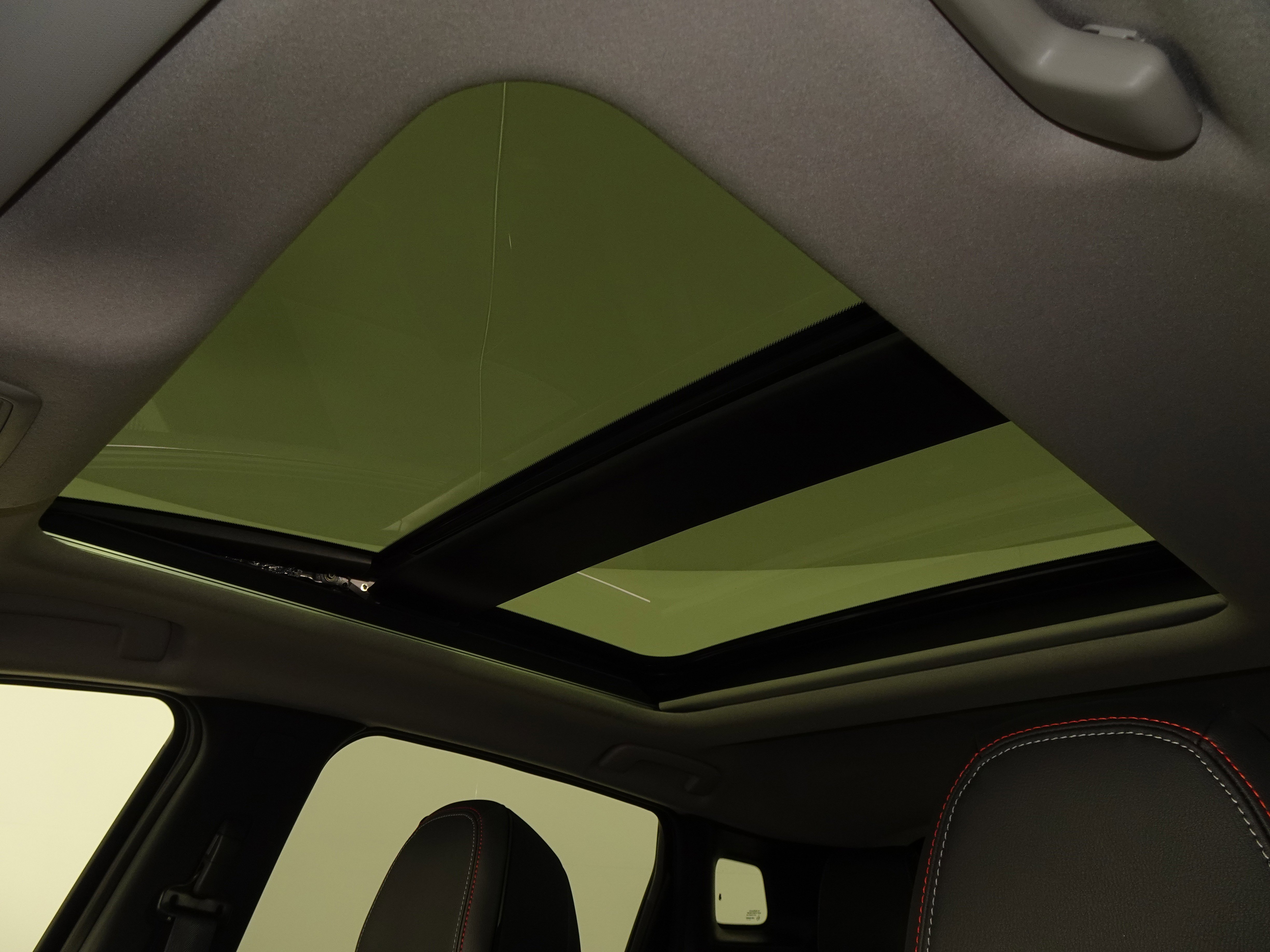 New 2025 Nissan Kicks SR w/ SR Premium Package image 22