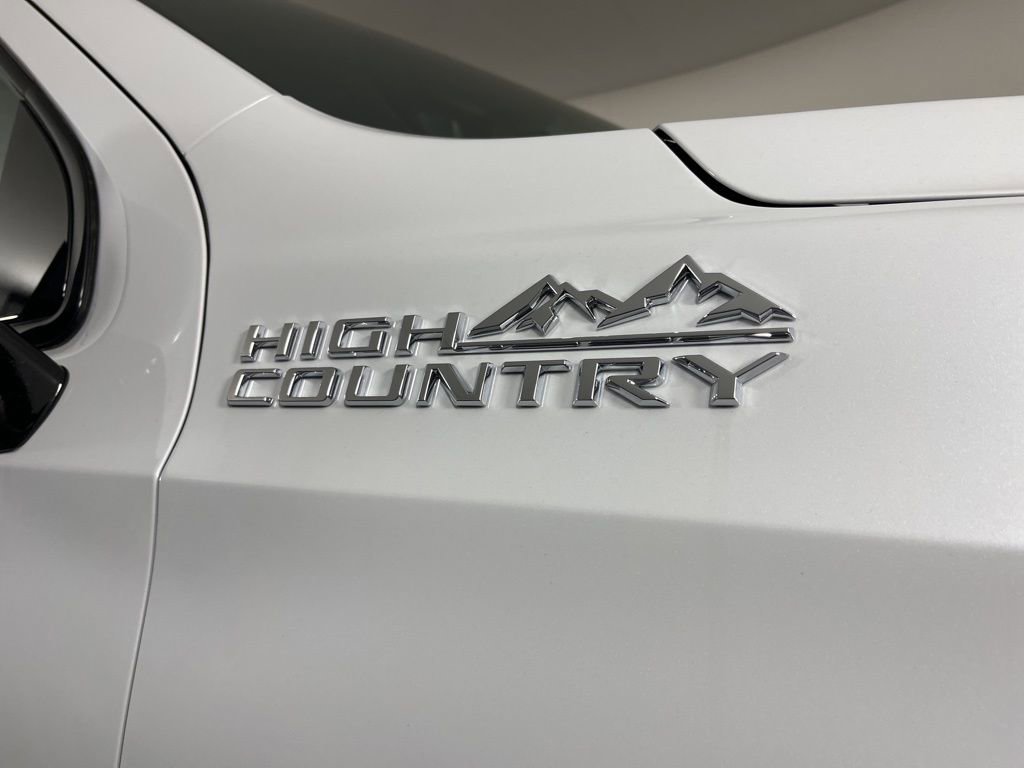 New 2026 Chevrolet Suburban High Country image 8