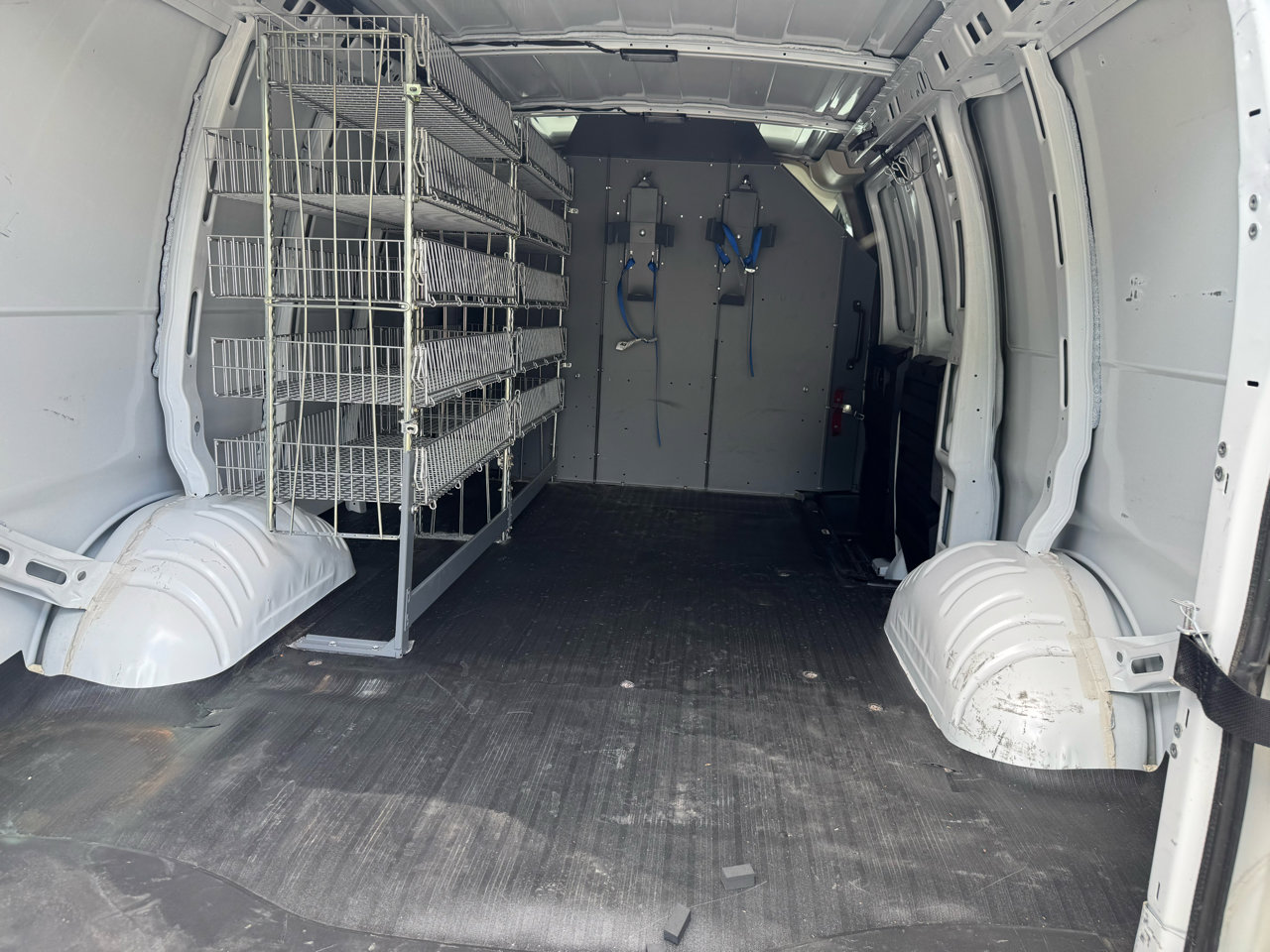 Used 2019 Chevrolet Express 2500 RWD image 4