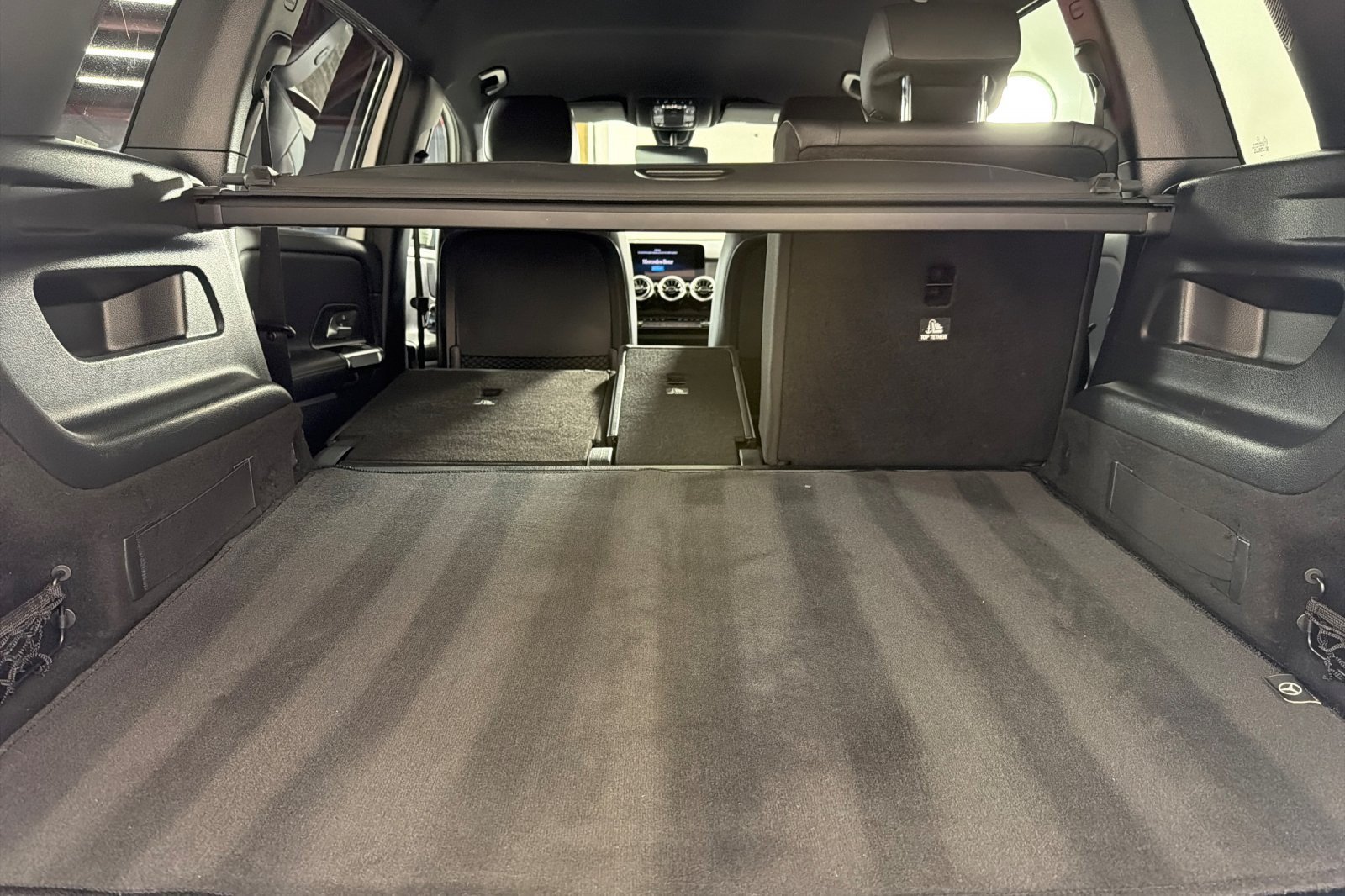 Used 2022 Mercedes-Benz GLB 250 w/ Premium Package Lite image 14