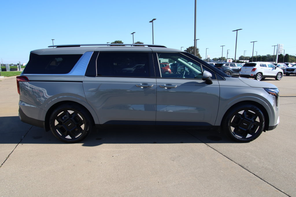 Used 2026 Kia Carnival EX FWD image 4