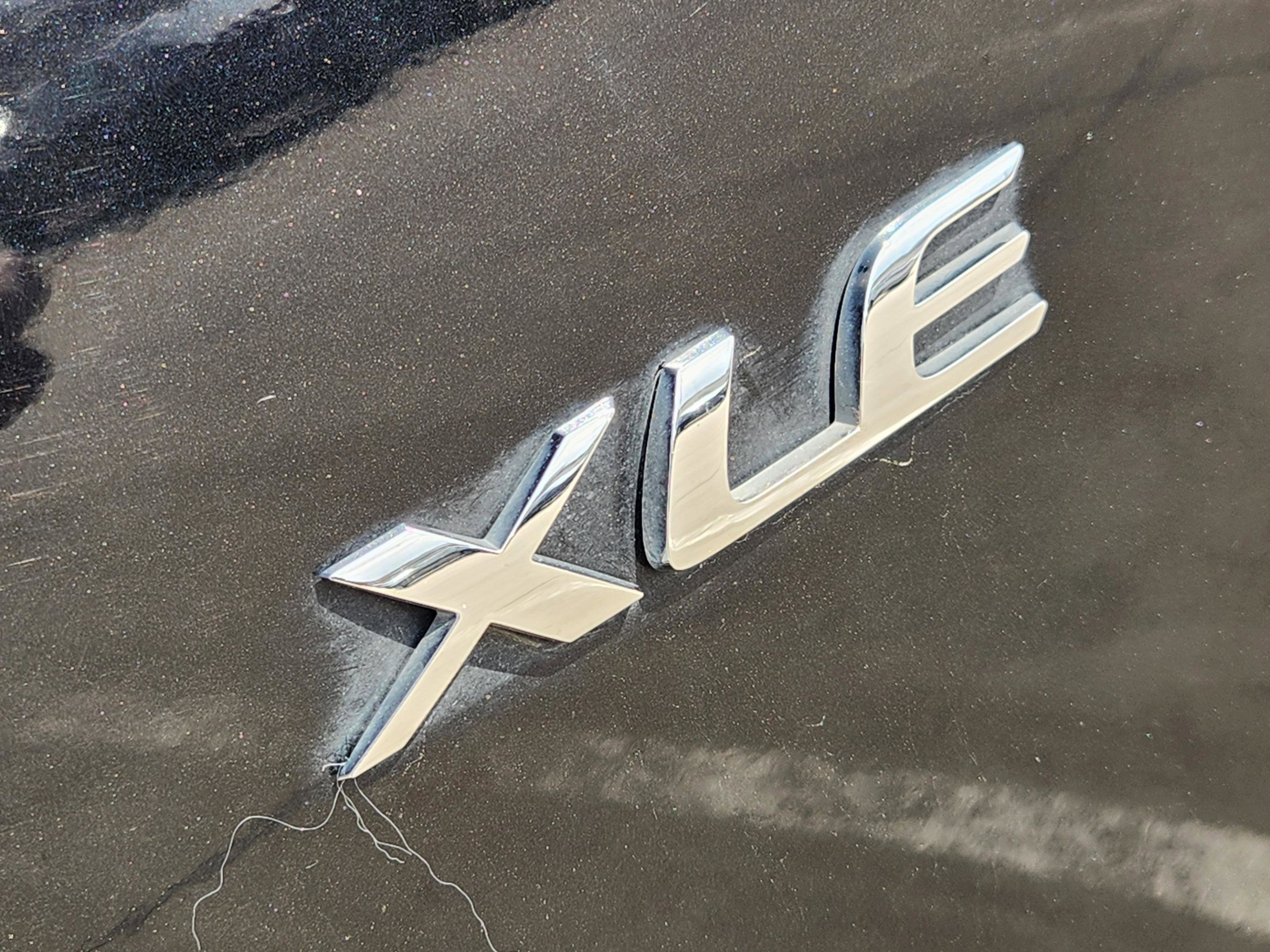 Used 2022 Toyota Corolla Cross XLE w/ Convenience Package image 12