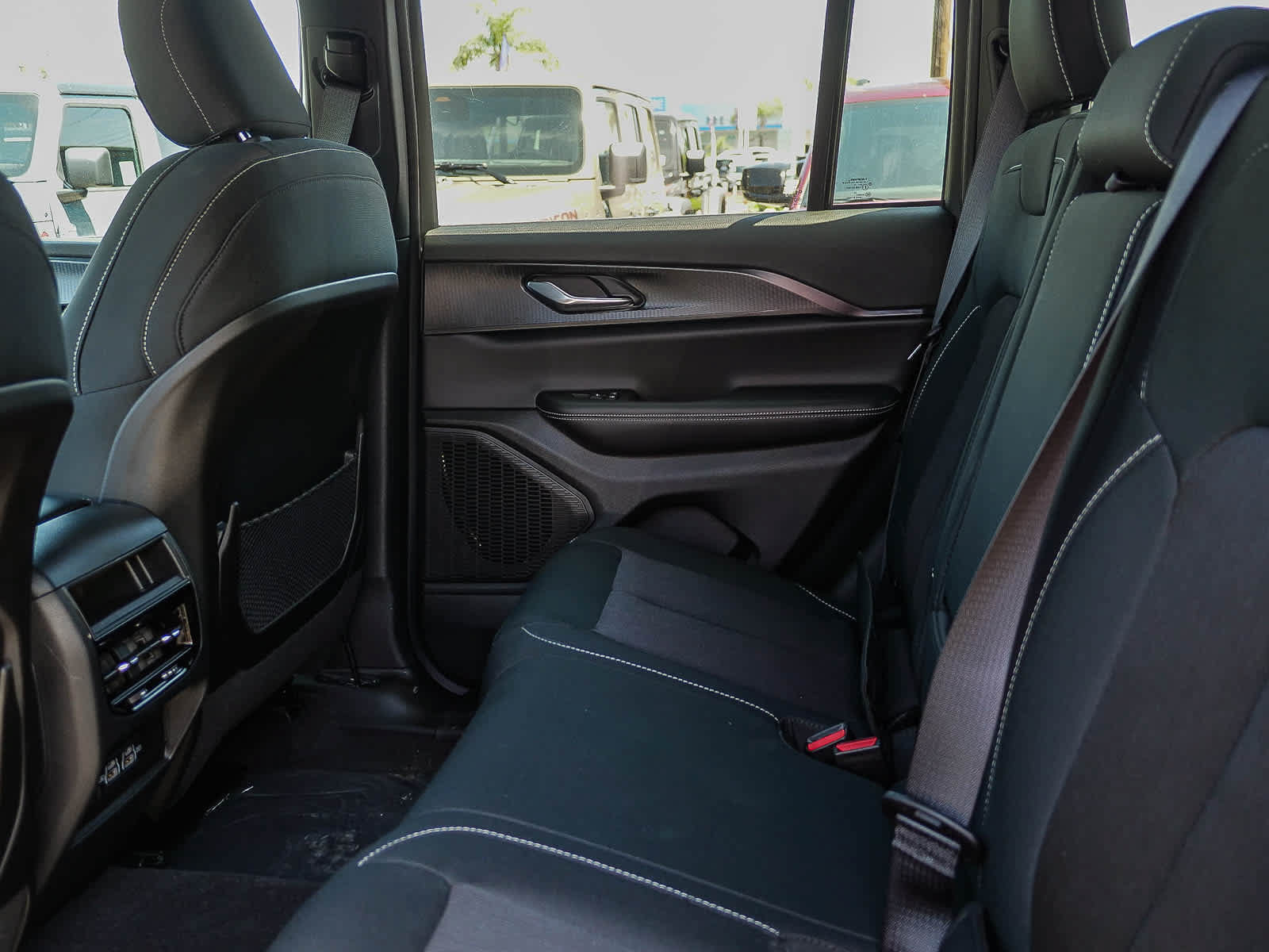 New 2026 Jeep Grand Cherokee Laredo AWD/4WD image 18