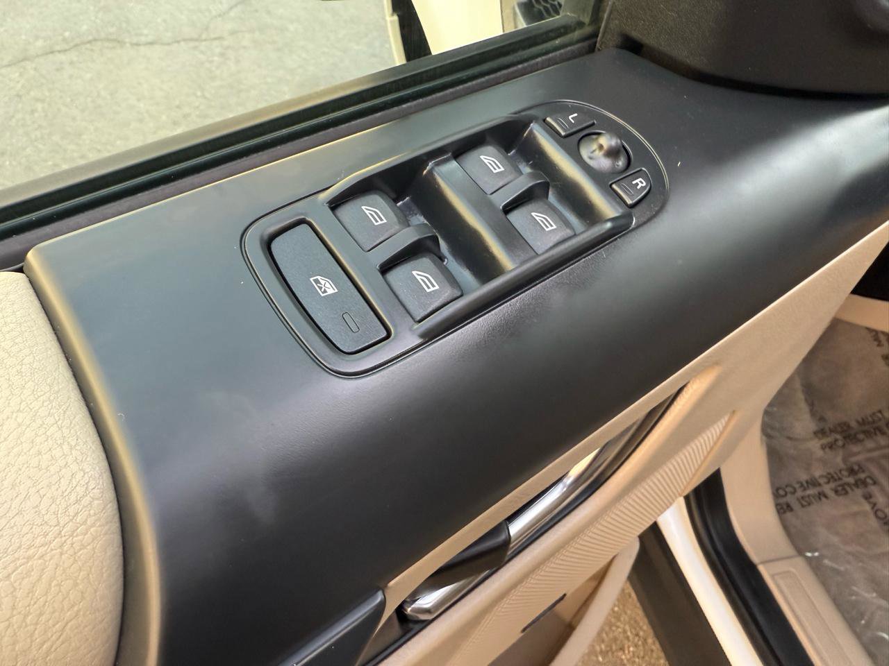 Used 2013 Land Rover LR2 image 39