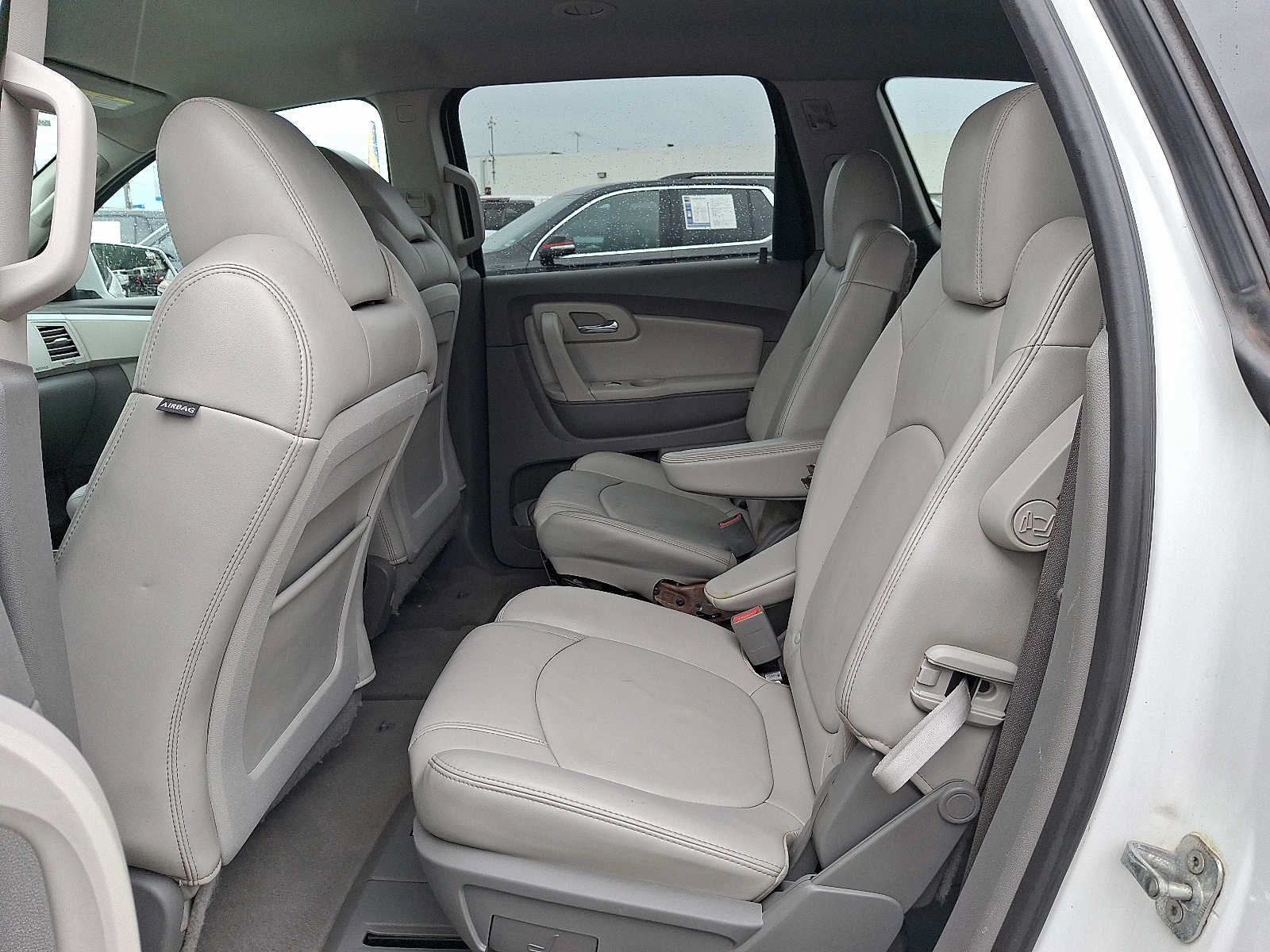Used 2010 Chevrolet Traverse LT w/ Personal Connectivity Package FWD image 11