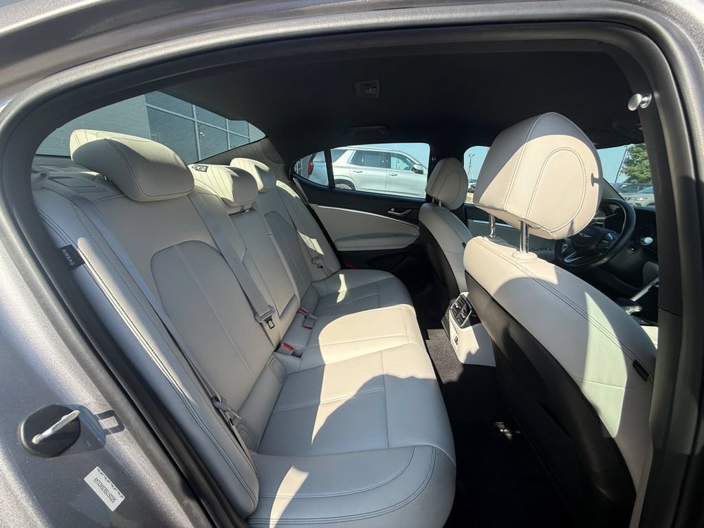 Used 2025 Genesis G70 2.5T AWD/4WD image 40