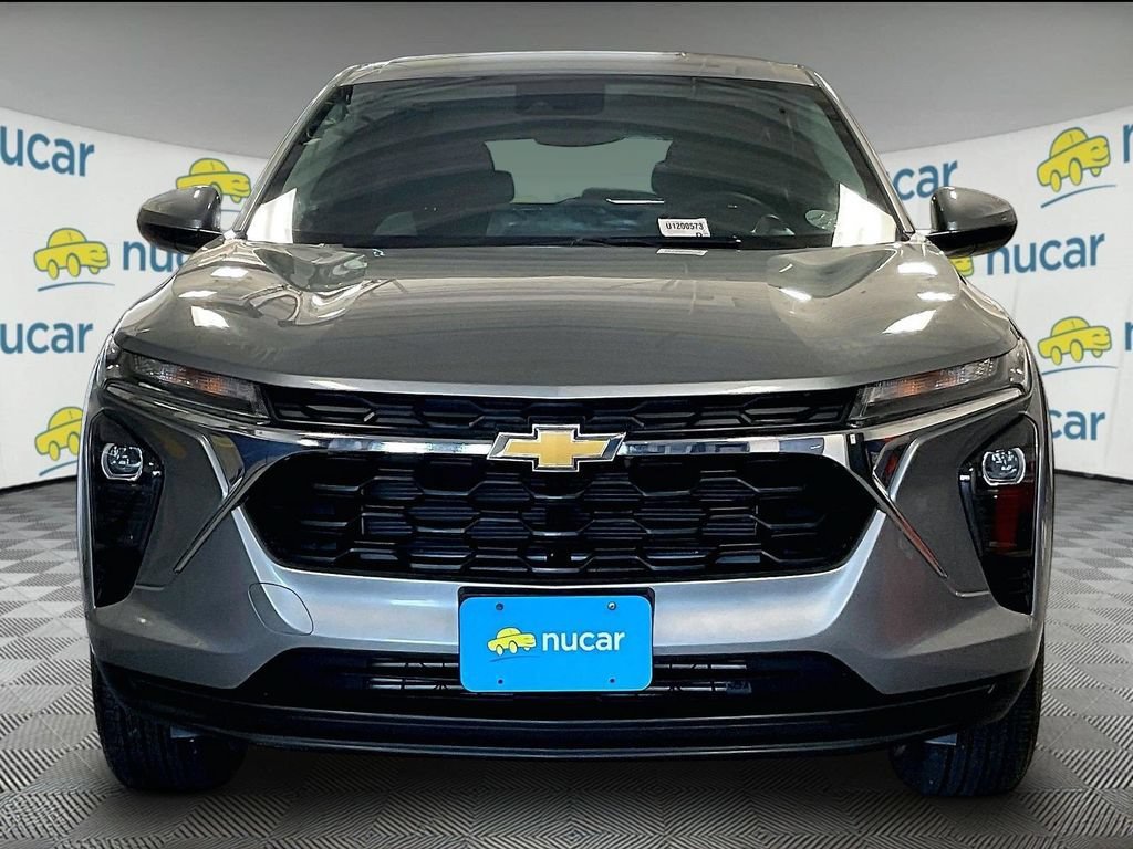 Used 2024 Chevrolet Trax LS w/ LS Convenience Package FWD image 2