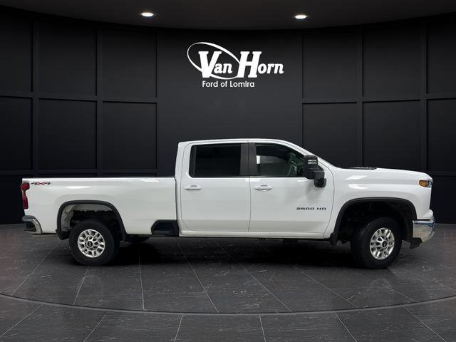 Used 2024 Chevrolet Silverado 2500 LT AWD/4WD image 2