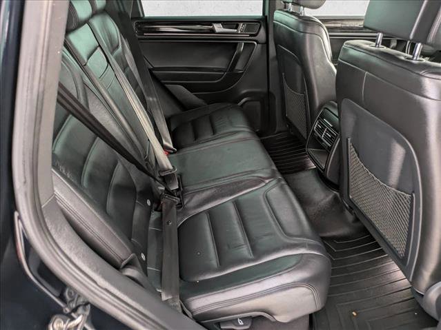 Used 2014 Volkswagen Touareg TDI image 19