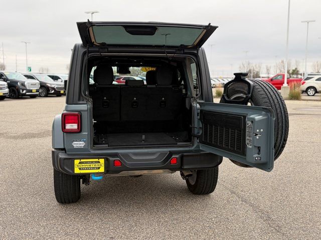 Used 2024 Jeep Wrangler Unlimited image 12