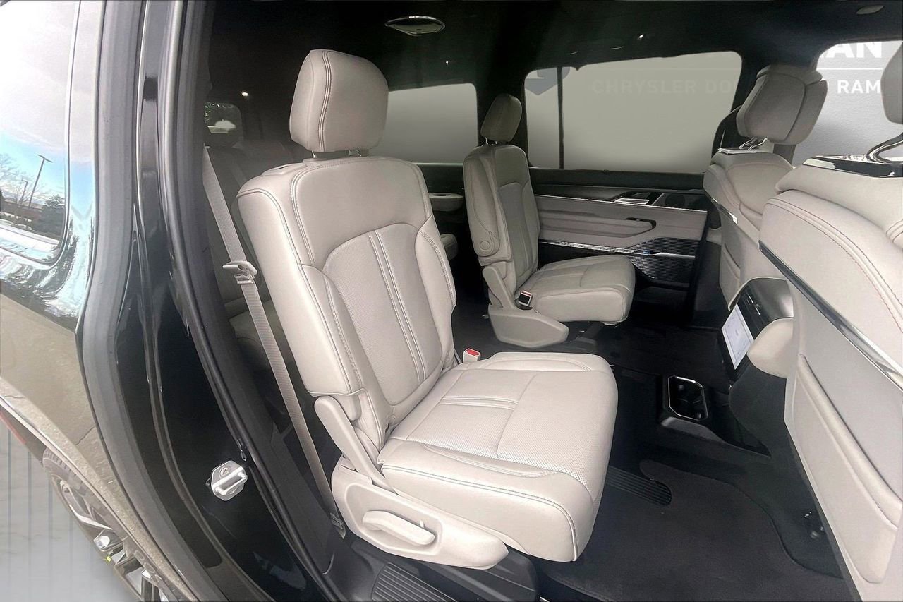 New 2026 Jeep Grand Wagoneer L Summit w/ Premium Group III image 23