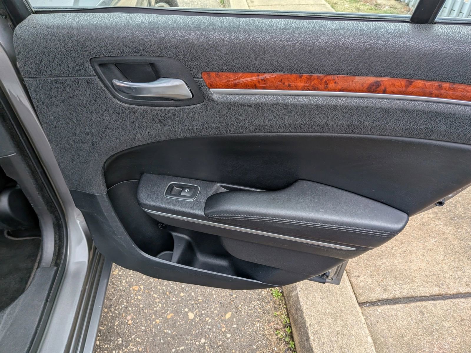 Used 2012 Chrysler 300 Limited RWD image 28