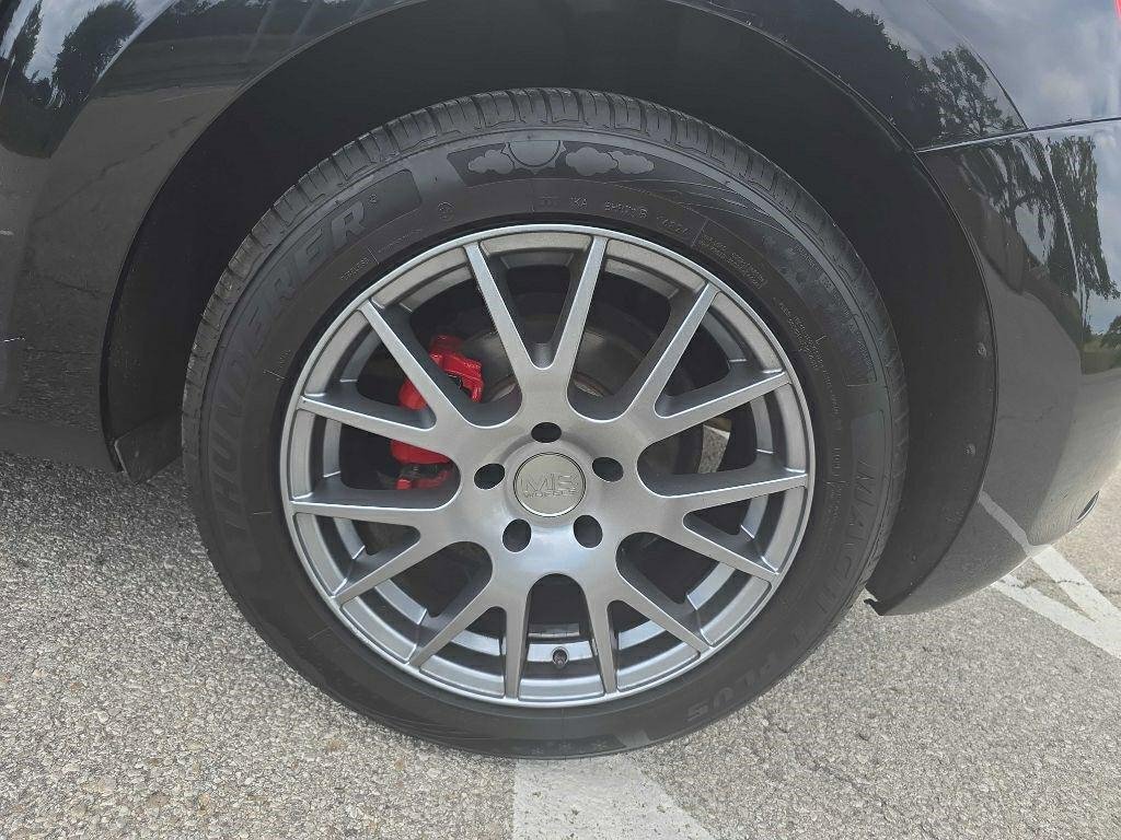 Used 2012 Volkswagen Beetle 2.0T image 28