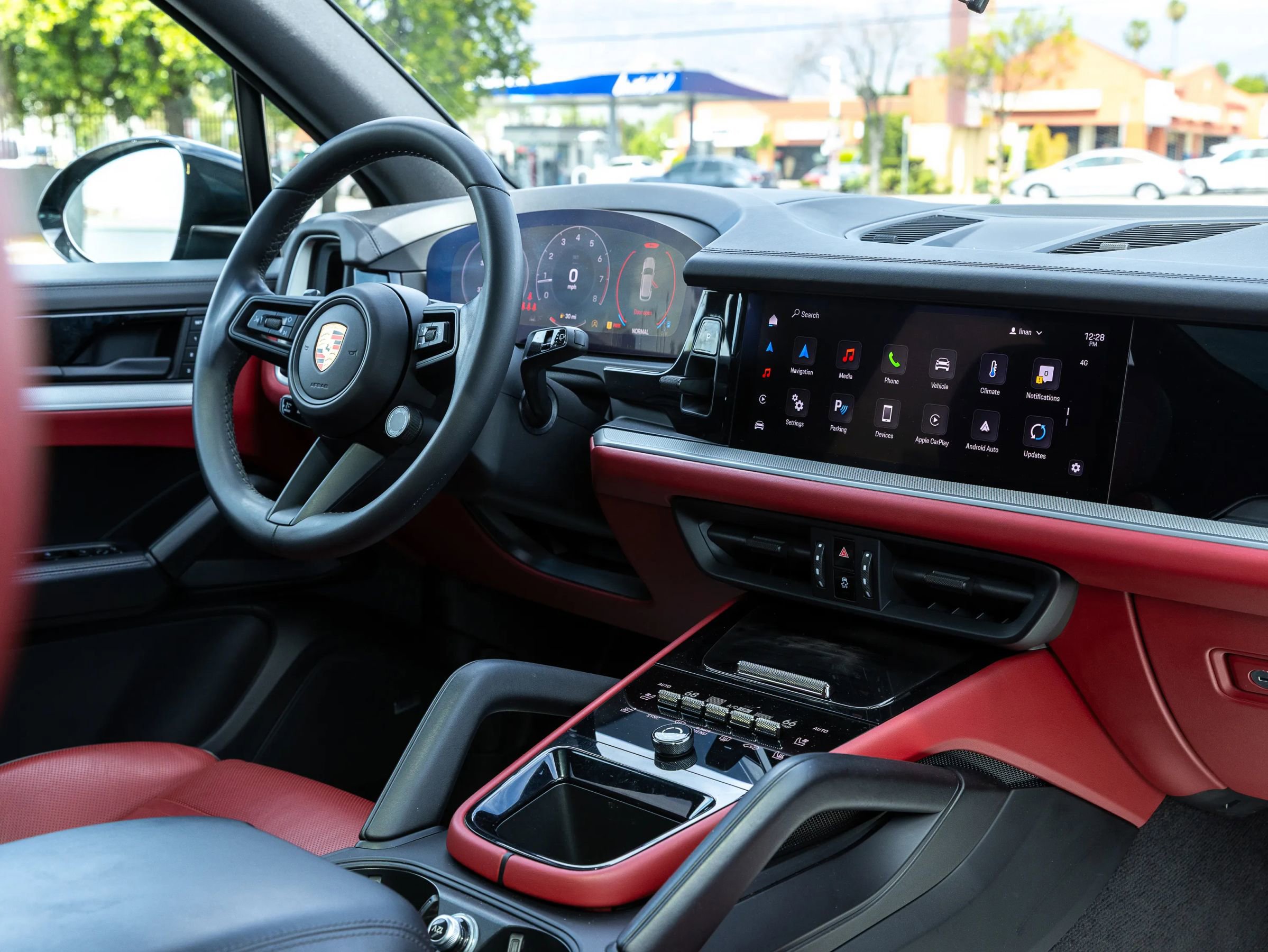 Used 2024 Porsche Cayenne image 38