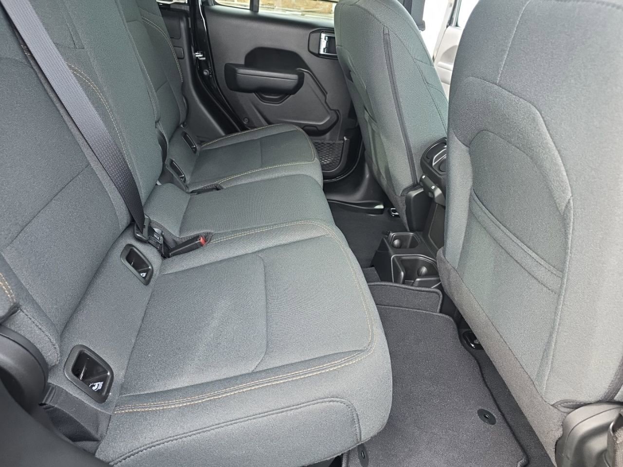 Used 2025 Jeep Gladiator Sport image 23