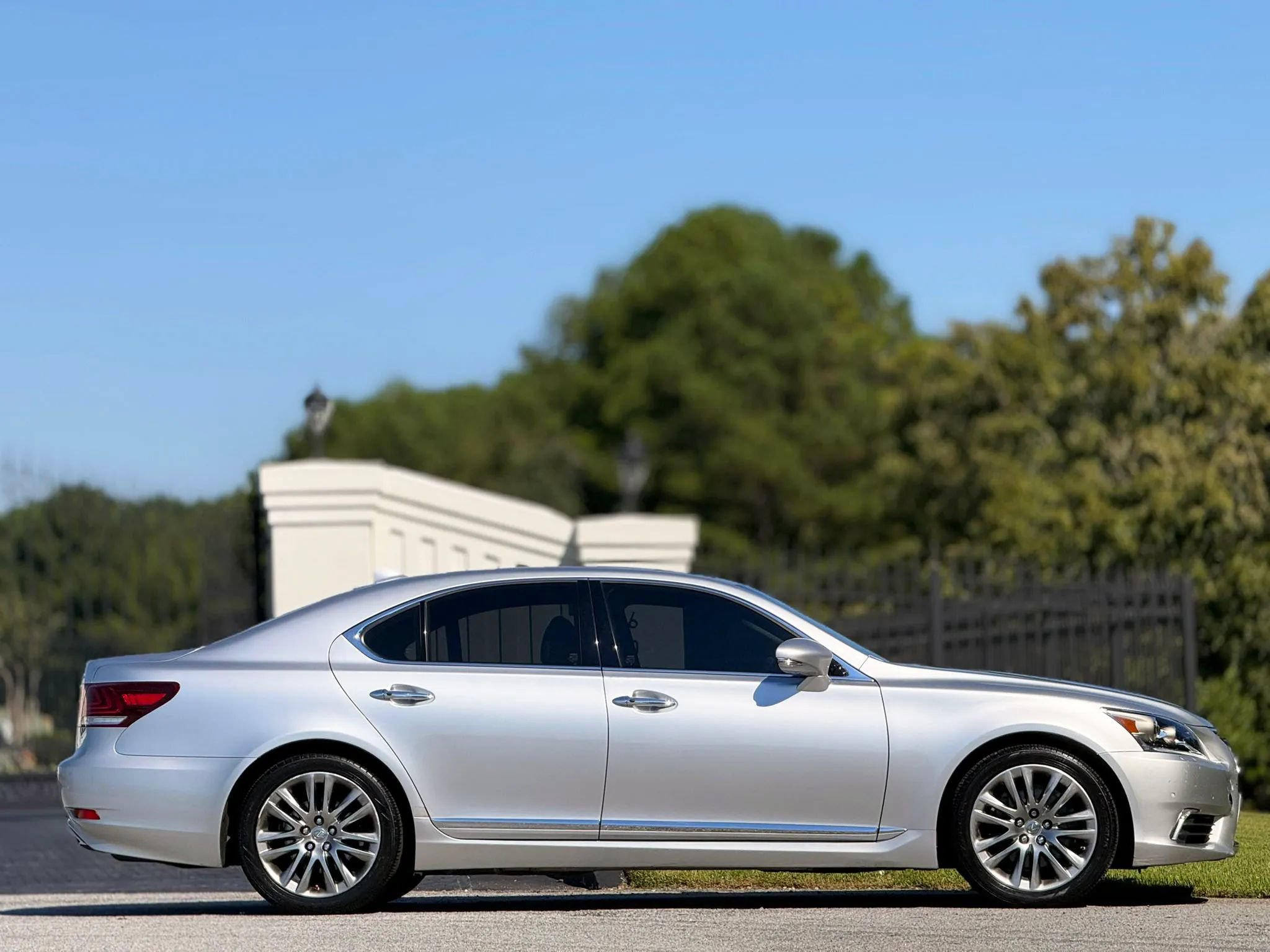 Used 2015 Lexus LS 460 w/ Comfort Package RWD image 6