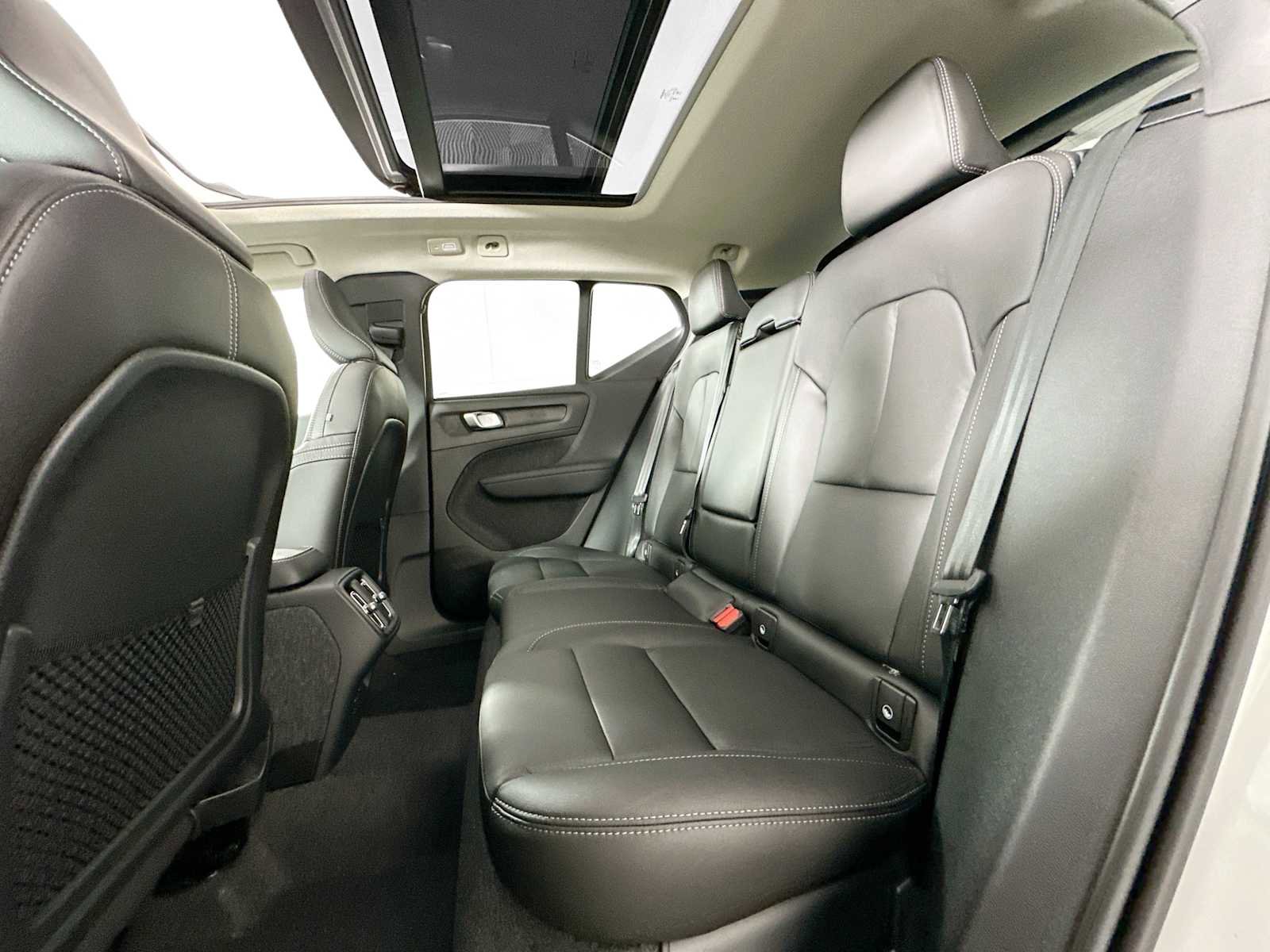 Used 2025 Volvo XC40 B5 Core w/ Protection Package Premier image 22