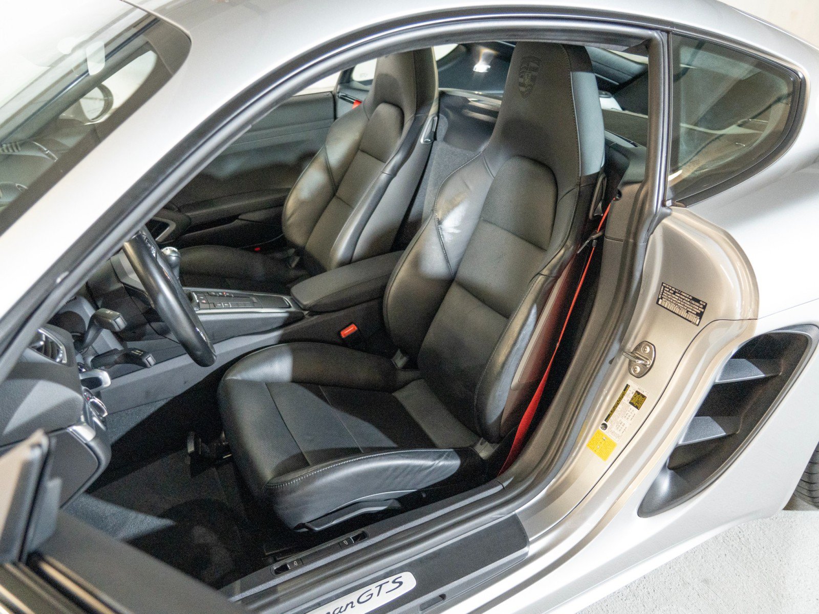 Certified 2018 Porsche 718 Cayman GTS RWD image 5