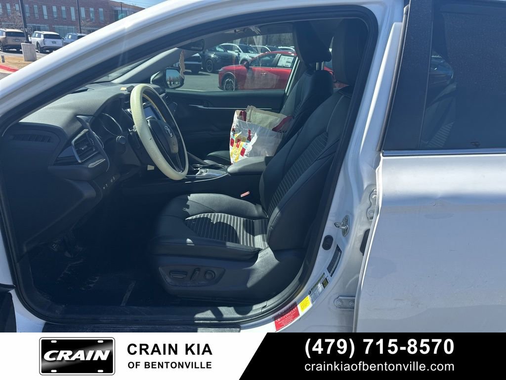 Used 2020 Toyota Camry SE image 13