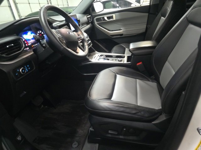Used 2023 Ford Explorer XLT w/ Equipment Group 202A image 15