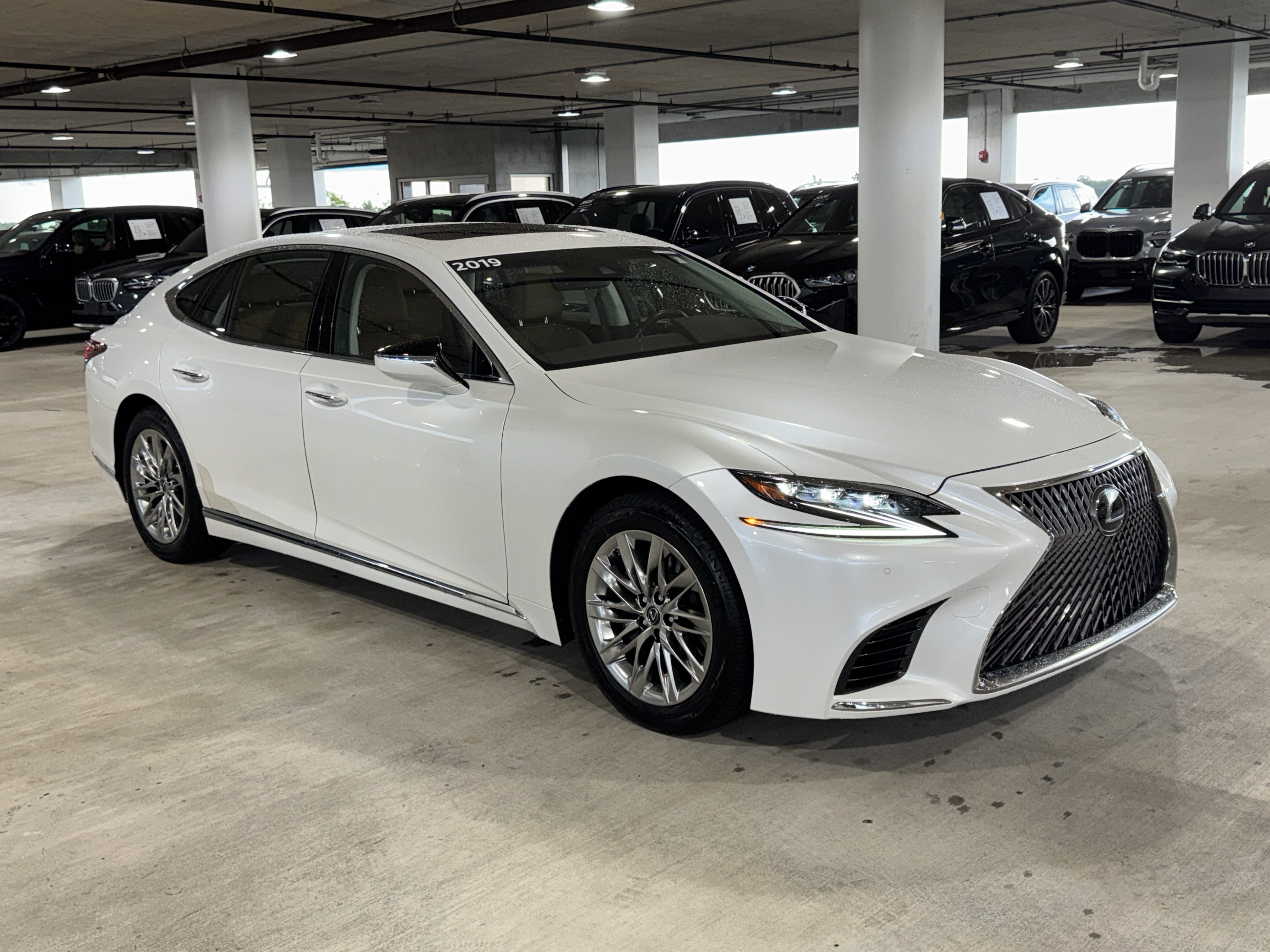 Used 2019 Lexus LS 500 w/ Accessory Package (Z2) RWD image 2