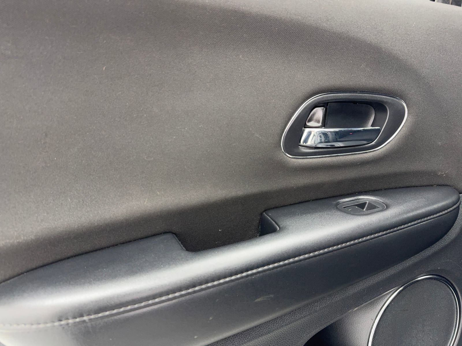 Used 2018 Honda HR-V EX image 36