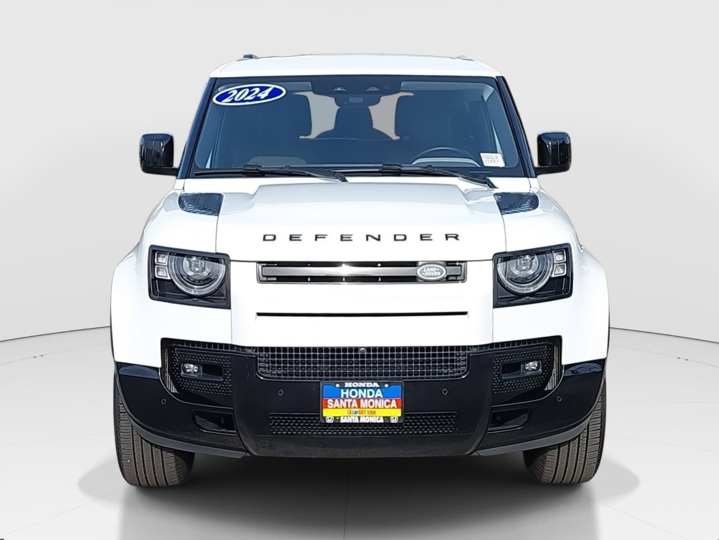 Used 2024 Land Rover Defender 90 X-Dynamic SE image 2