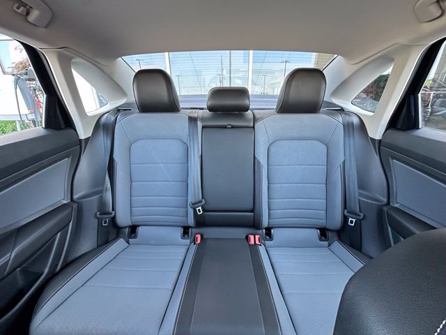 Used 2025 Volkswagen Jetta SE FWD image 33