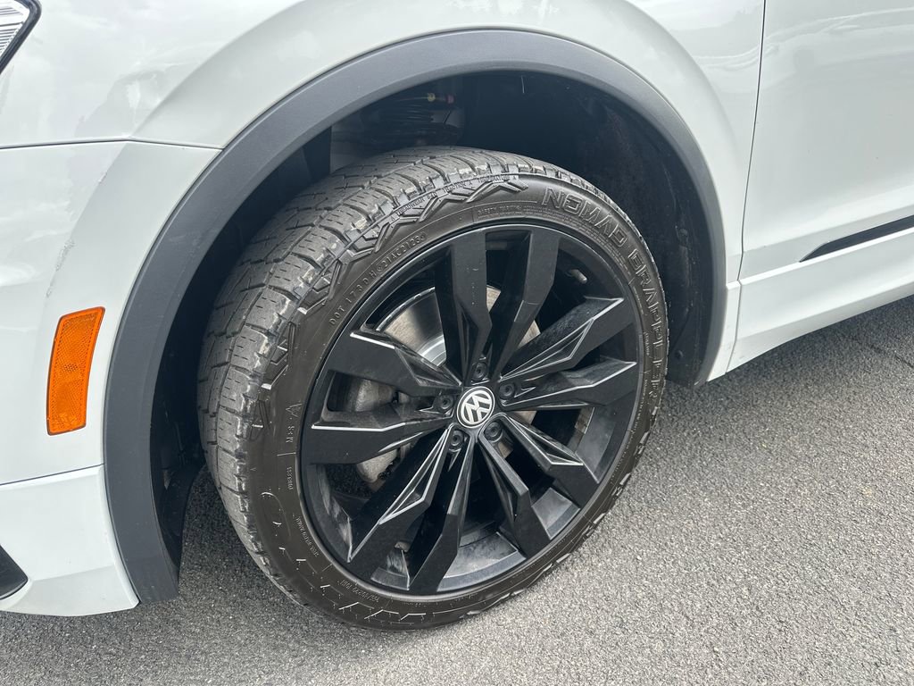 Certified 2020 Volkswagen Tiguan SE R-Line AWD/4WD image 2