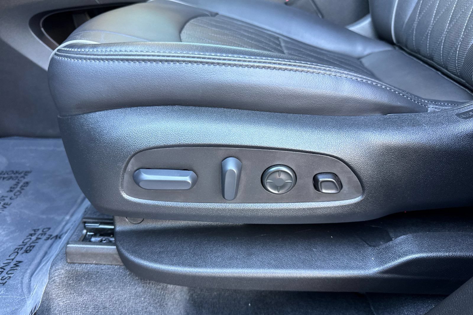Certified 2024 Buick Enclave Avenir FWD image 12