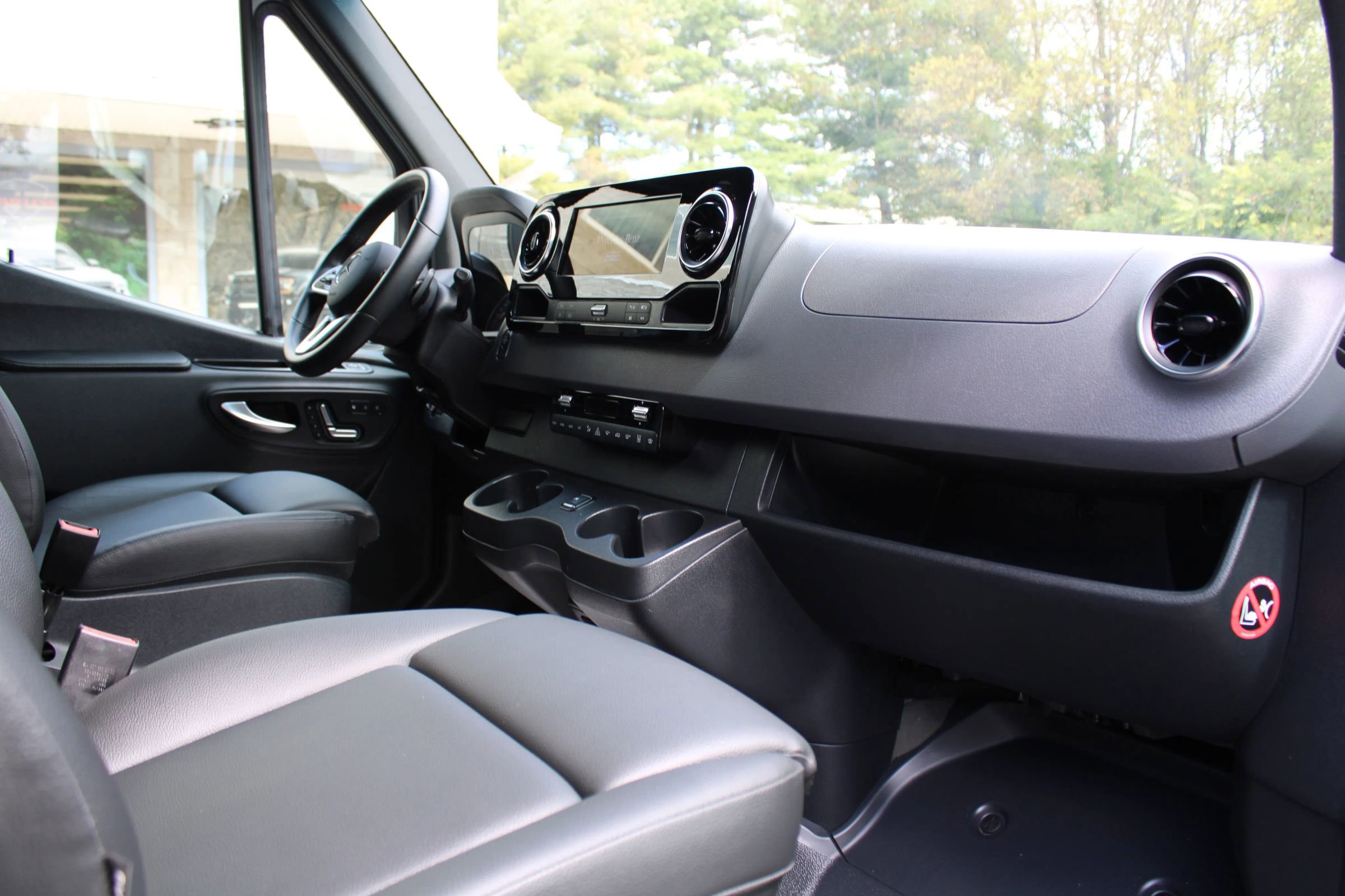 Used 2024 Mercedes-Benz Sprinter 2500 image 8