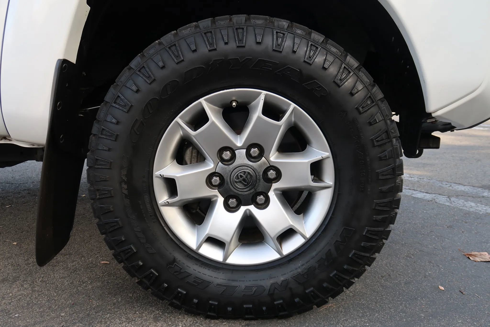 Used 2014 Toyota Tacoma PreRunner w/ SR5 Package RWD image 11