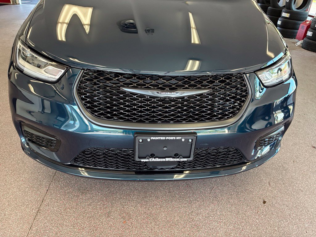 Certified 2025 Chrysler Pacifica Limited FWD image 3