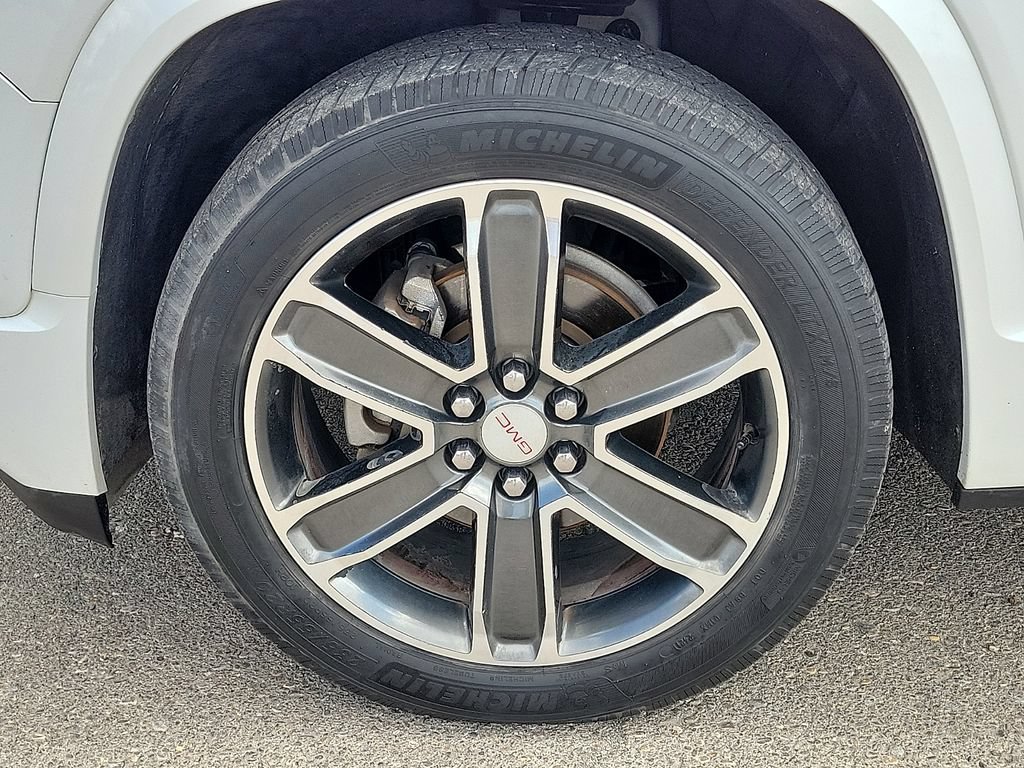 Used 2018 GMC Acadia Denali w/ Technology Package FWD image 17