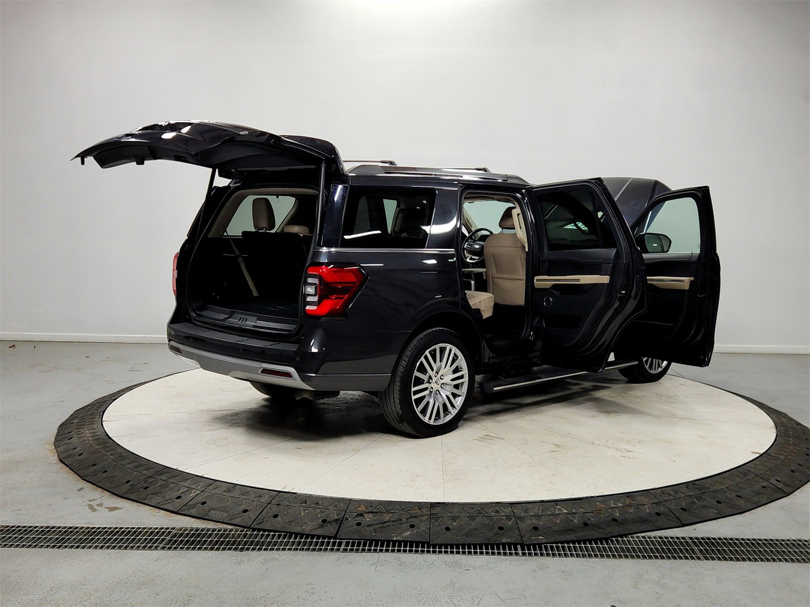 Used 2024 Ford Expedition Limited image 15