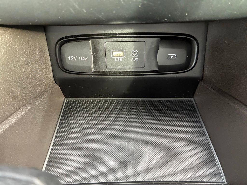 Used 2020 Hyundai Santa Fe SE image 31