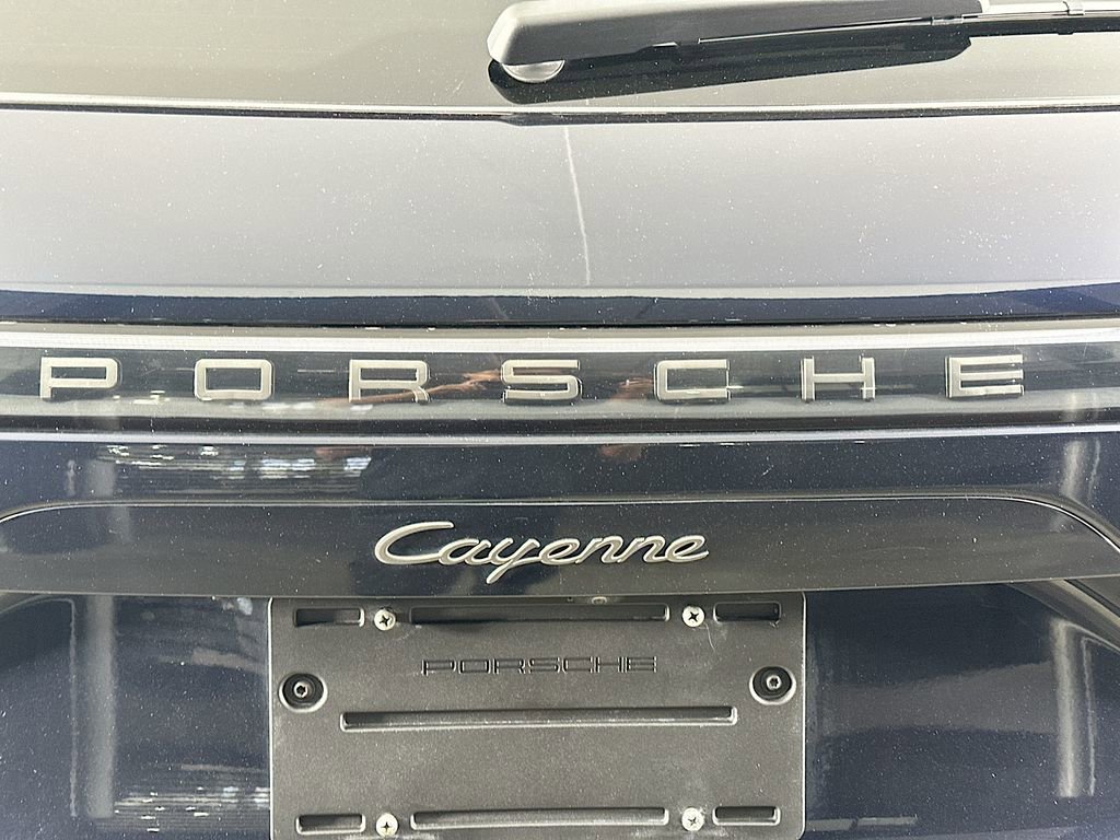 Certified 2023 Porsche Cayenne Platinum Edition image 34