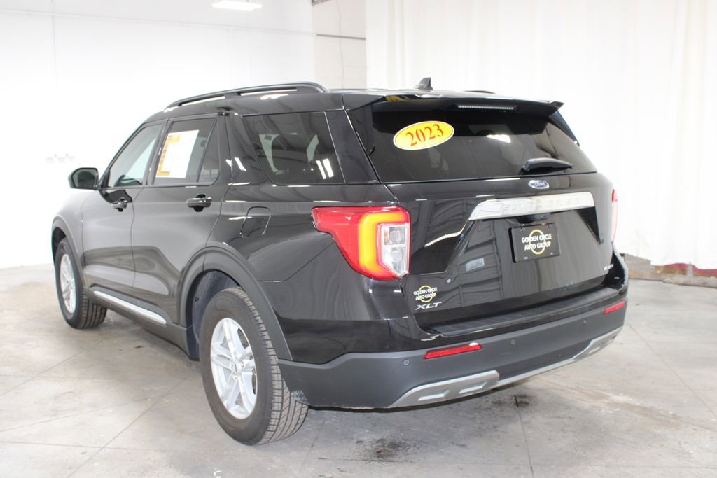 Used 2023 Ford Explorer XLT w/ Equipment Group 202A image 7