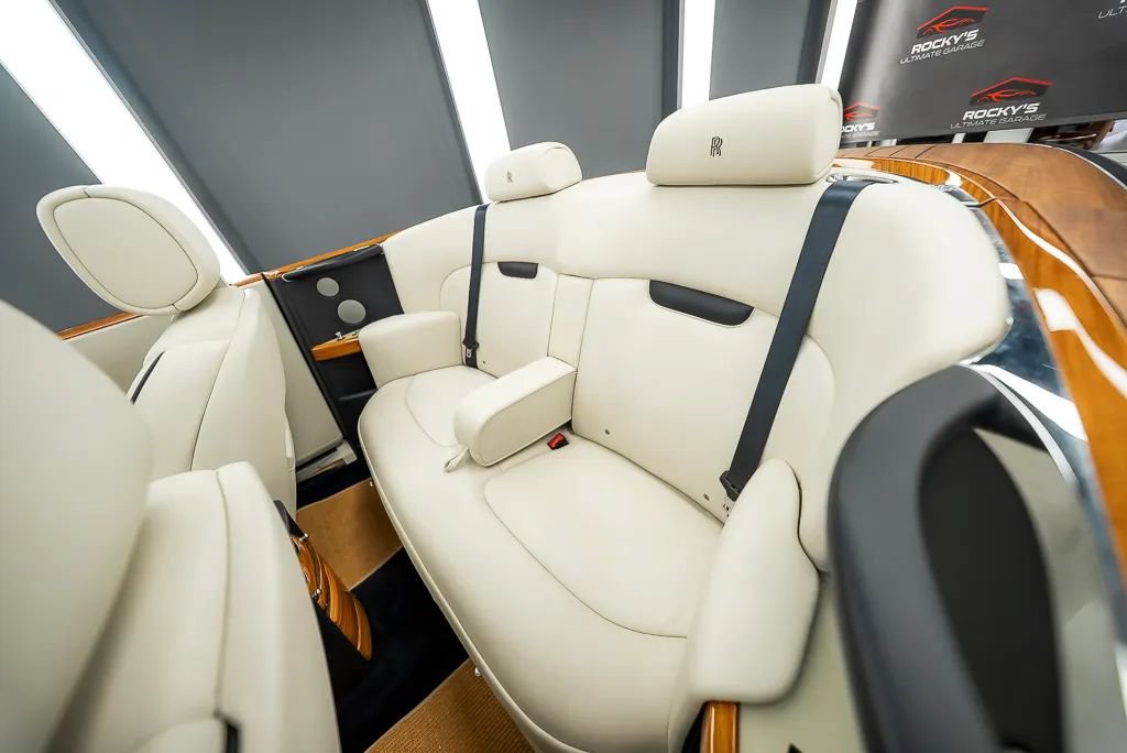 Used 2010 Rolls-Royce Phantom Drophead Coupe RWD image 17