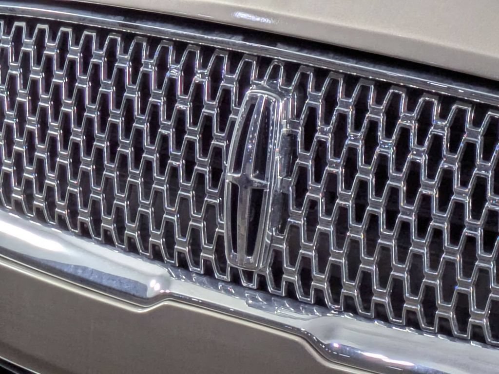 Used 2018 Lincoln MKZ Premiere FWD image 9