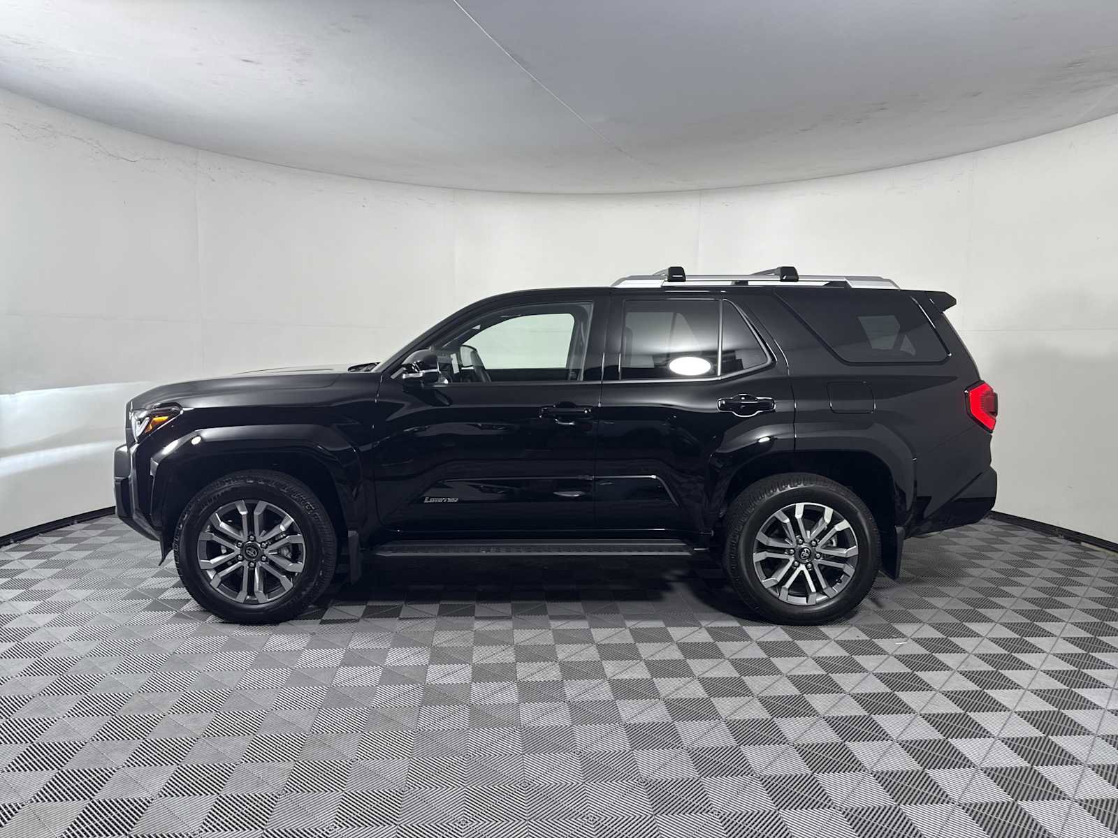 Used 2025 Toyota 4Runner Limited image 4