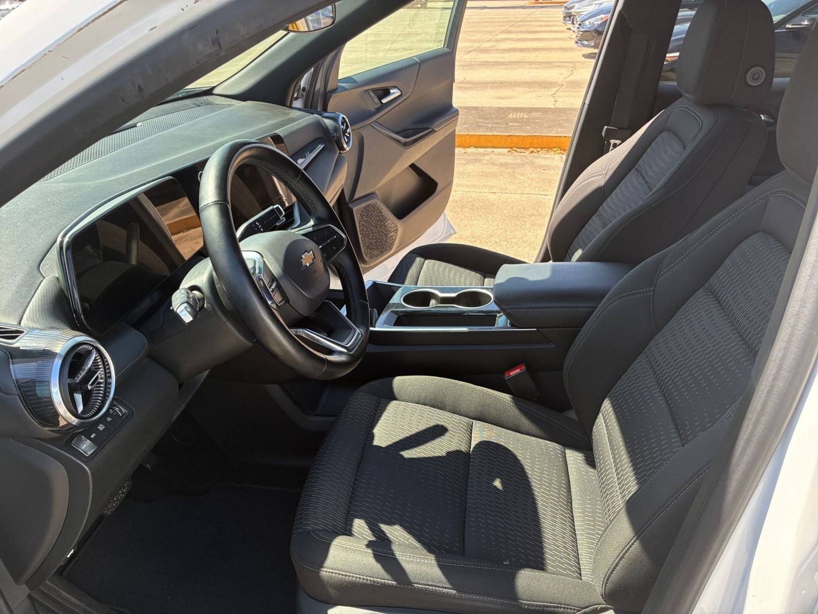 Used 2025 Chevrolet Equinox LT AWD/4WD image 25