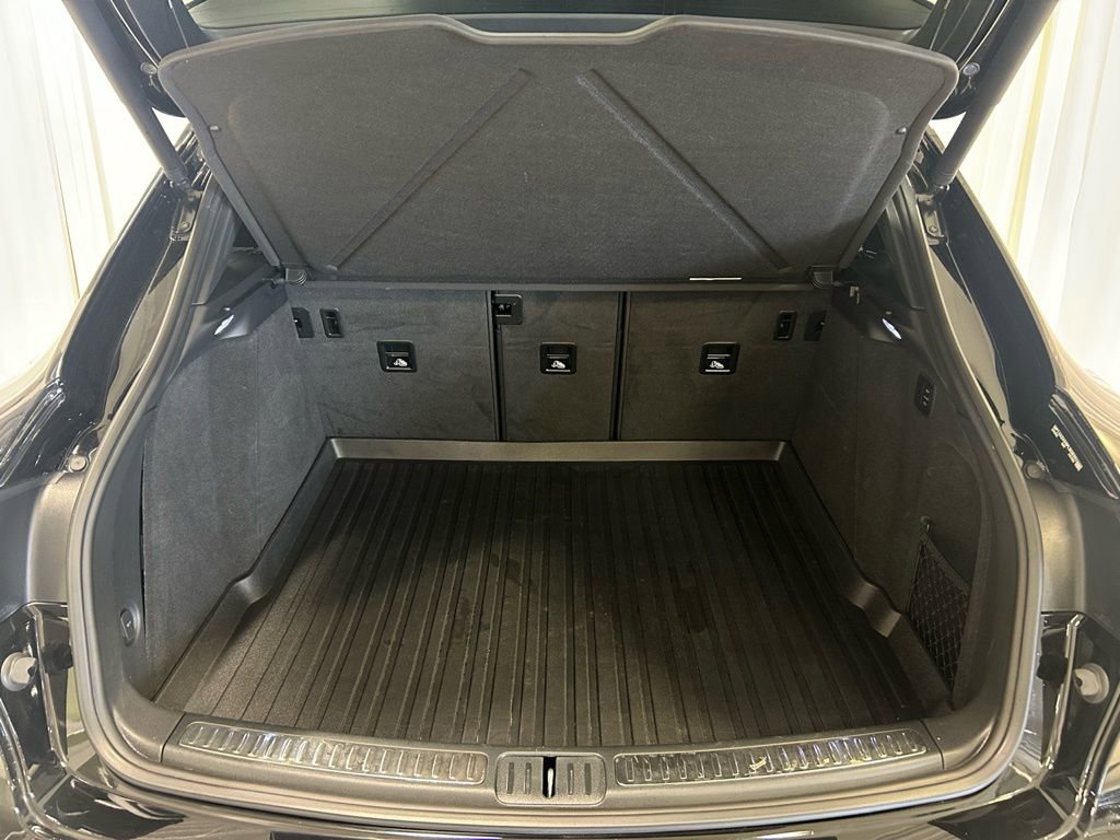 Certified 2023 Porsche Macan Turbo image 31