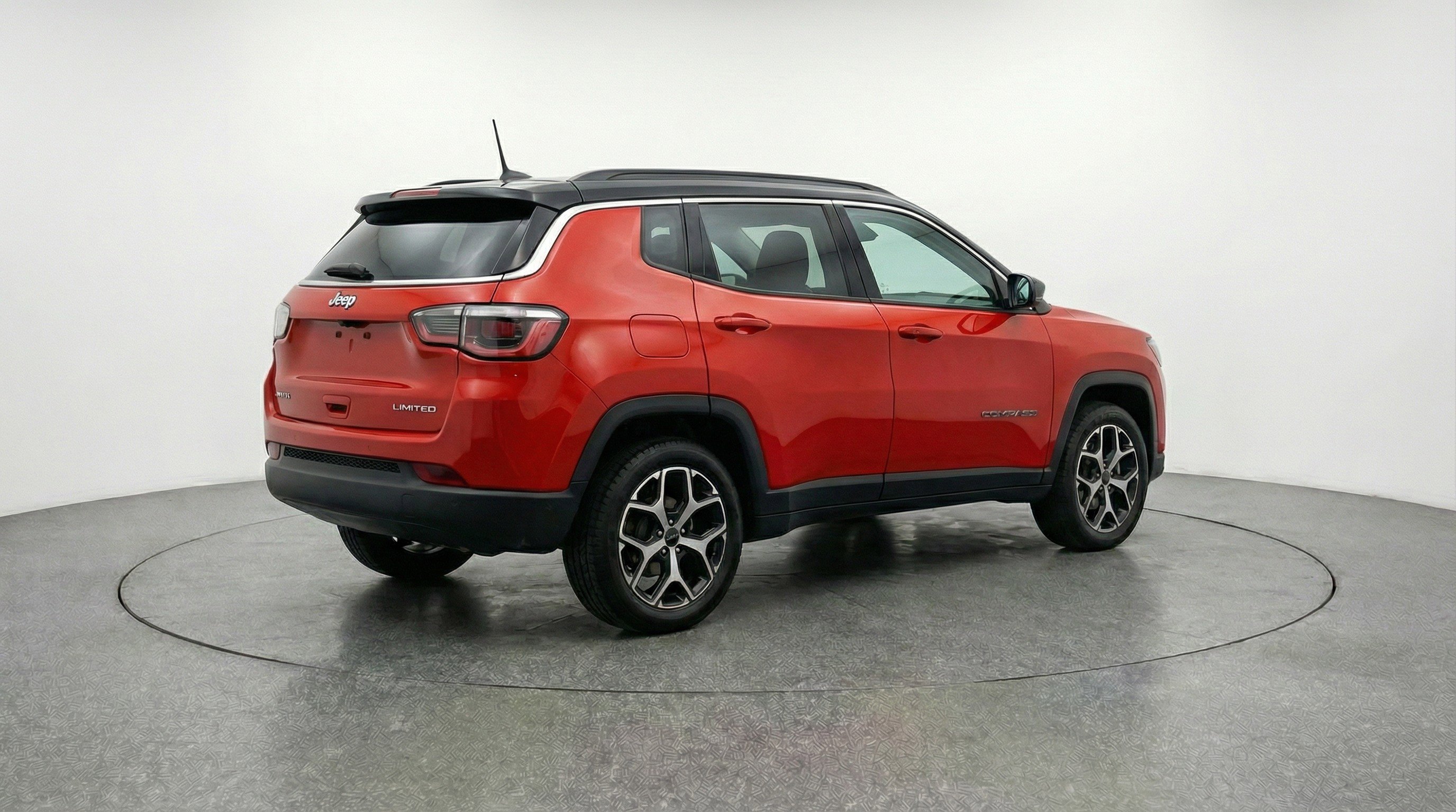 Used 2025 Jeep Compass Limited image 9