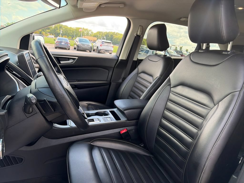 Used 2021 Ford Edge SEL w/ Convenience Package AWD/4WD image 16