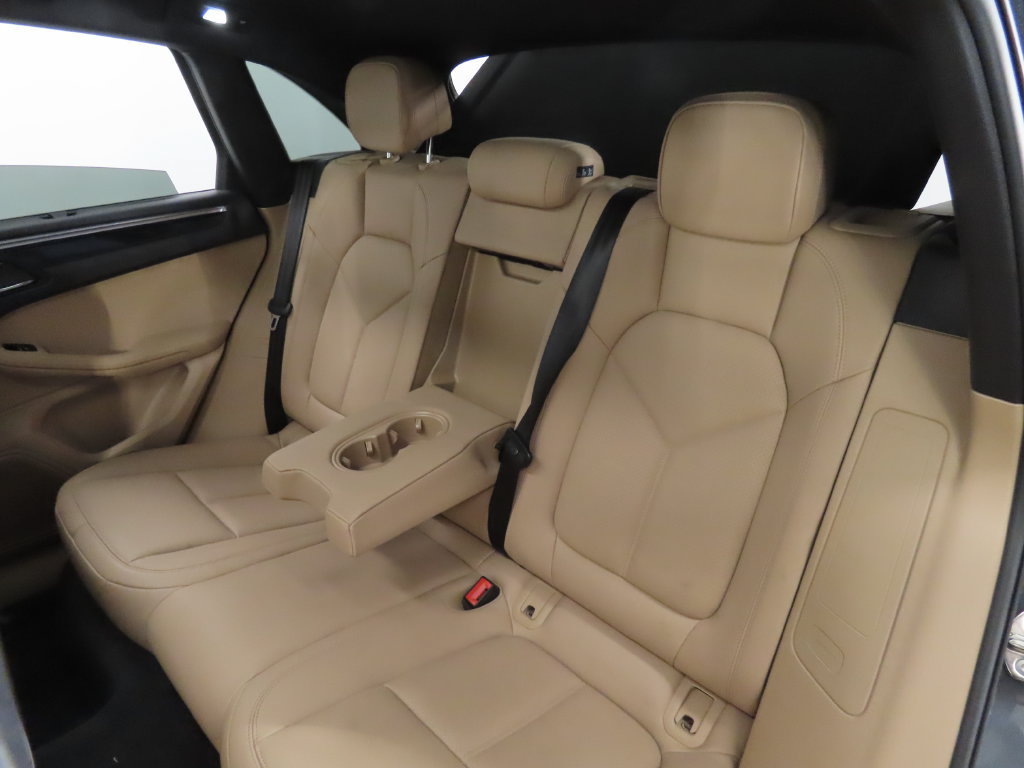 Certified 2023 Porsche Macan AWD/4WD image 40
