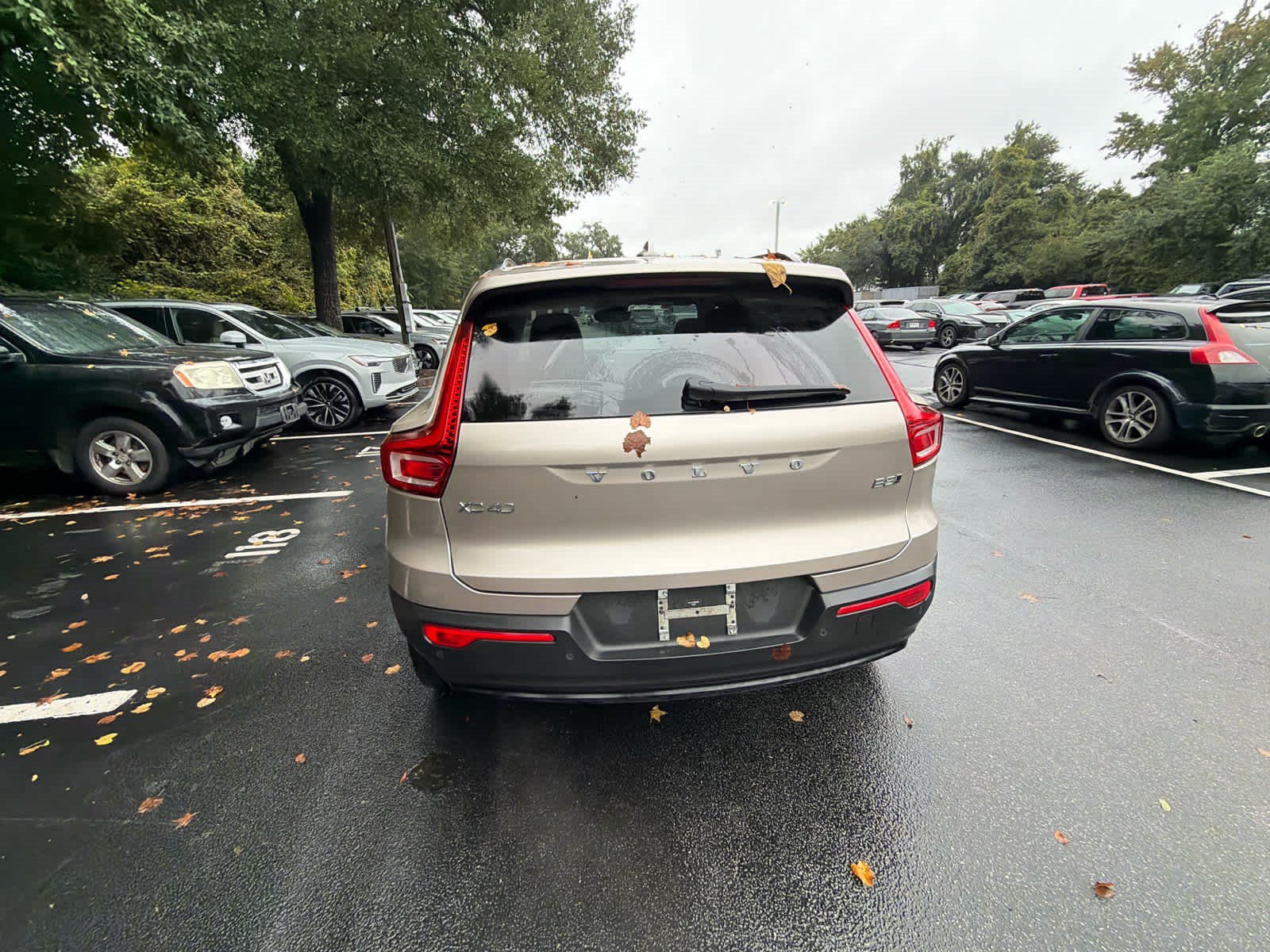 Certified 2024 Volvo XC40 B5 Plus w/ Climate Package AWD/4WD image 13