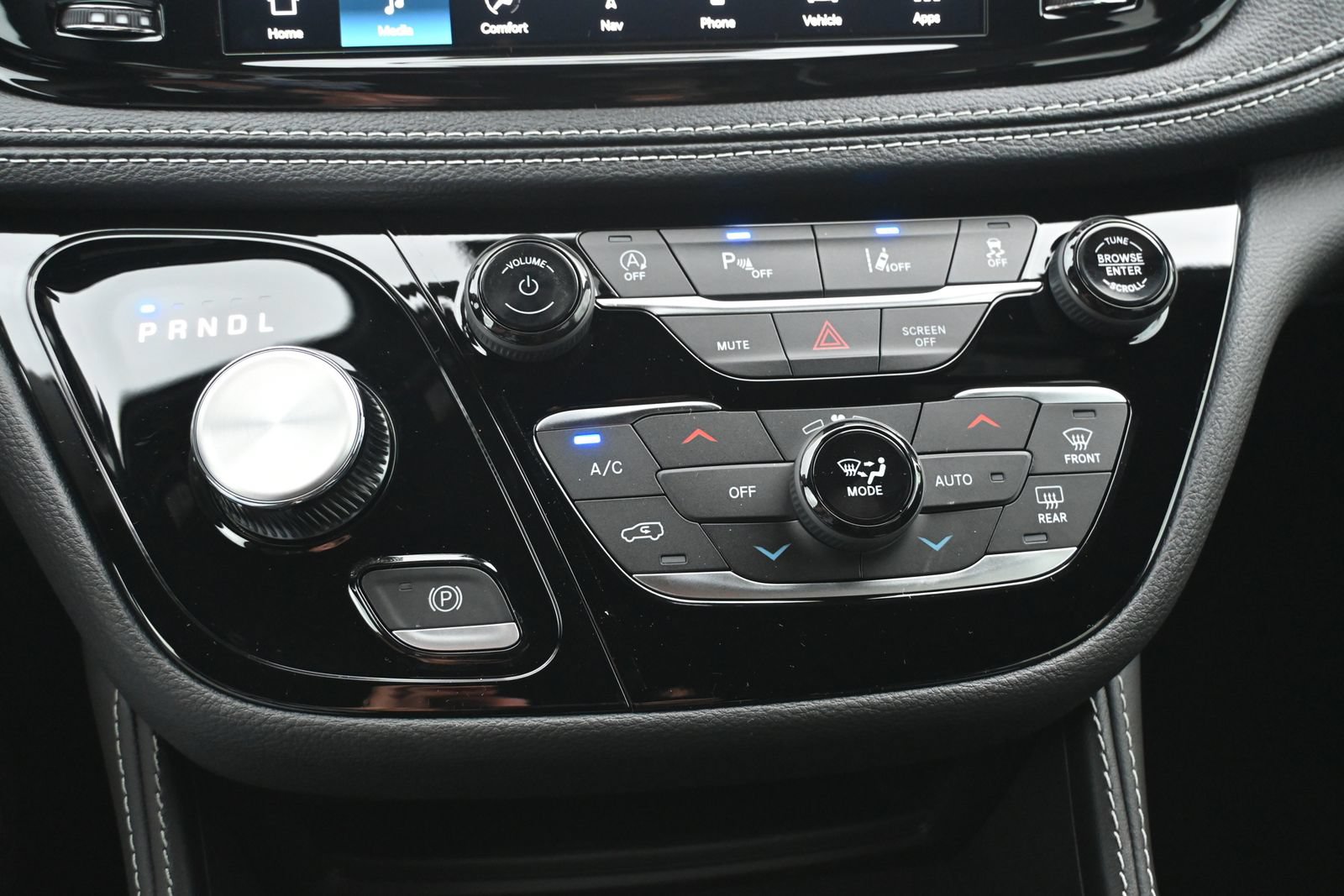 New 2027 Chrysler Pacifica Limited AWD/4WD image 16