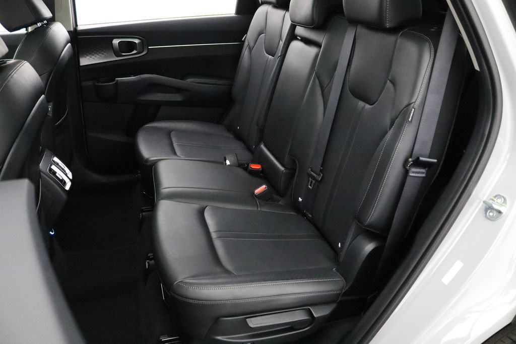 Used 2024 Kia Sorento S w/ Panoramic Sunroof Package FWD image 8